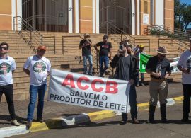 Manifestação em prol do setor leiteiro ocorre em Chapecó-SC